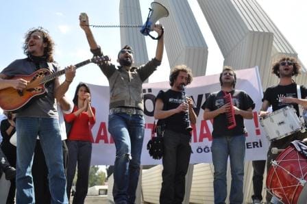 Bandista: Koca bir bandoda bir ses! Bandista: Koca bir bandoda bir ses!