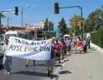 Anti-Militarist Barış Harekâtı Afrika Gazetesine tehditleri kınamak için eylem yaptı Anti-Militarist Barış Harekâtı Afrika Gazetesine tehditleri kınamak için eylem yaptı