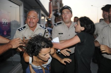 Savcılar, elinizi üzerimizden çekin! Savcılar, elinizi üzerimizden çekin!