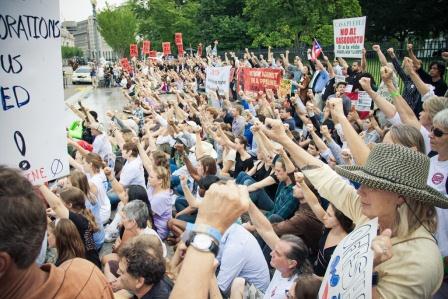 Tar Sands Action aktivisti Meghan Kallman: “Obama’yı bizzat sorumlu kılmak için eylem yaptık” Tar Sands Action aktivisti Meghan Kallman: “Obama’yı bizzat sorumlu kılmak için eylem yaptık”