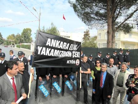 KTÖS’den TC Elçiliği önünde eylem! “Ankara elini yakamızdan çek” KTÖS’den TC Elçiliği önünde eylem! “Ankara elini yakamızdan çek”