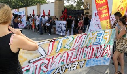 “Kıbrıs sizin savaş geminiz değil” “Kıbrıs sizin savaş geminiz değil”