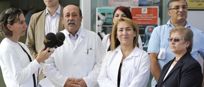 Tıp-İş ve Tabibler Birliği sağlıktaki sorunlarla ilgili basın toplantısı düzenledi Tıp-İş ve Tabibler Birliği sağlıktaki sorunlarla ilgili basın toplantısı düzenledi
