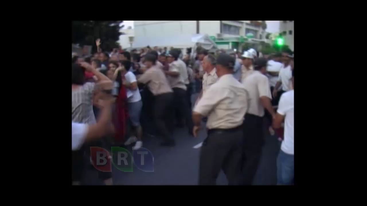 VİDEO: 19 Temmuz 2011 tarihinde ait polis şiddetinin yeni görüntüler VİDEO: 19 Temmuz 2011 tarihinde ait polis şiddetinin yeni görüntüler