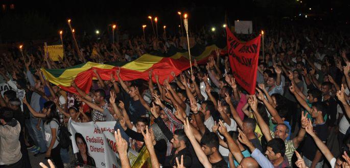 Lefkoşa’da dayanışma eylemi: “Diren Kobanê, insanlık seninle” Lefkoşa’da dayanışma eylemi: “Diren Kobanê, insanlık seninle”
