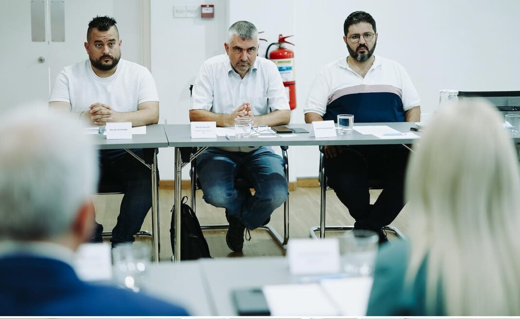 Yeni Kıbrıs Partisi (YKP) ve Demokratik Seferberlik Partisi (DISY) bir araya geldi, Kıbrıs sorunundaki gelişmeleri konuştu Yeni Kıbrıs Partisi (YKP) ve Demokratik Seferberlik Partisi (DISY) bir araya geldi, Kıbrıs sorunundaki gelişmeleri konuştu